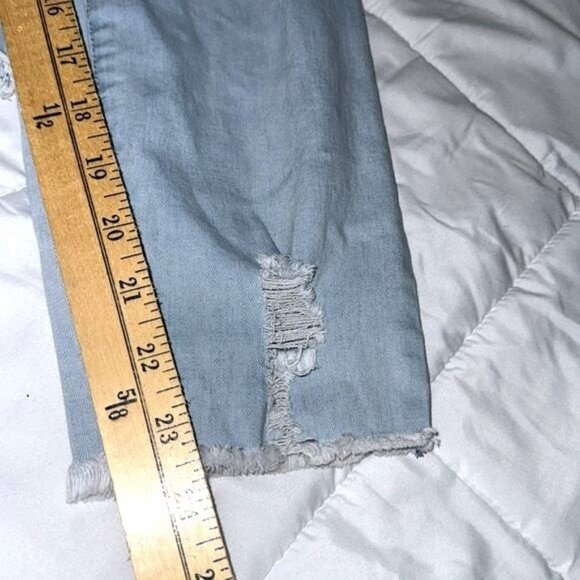 YMI Womens Distressed Jogger Jeans Size 1X Light Blue - Picture 9 of 9
